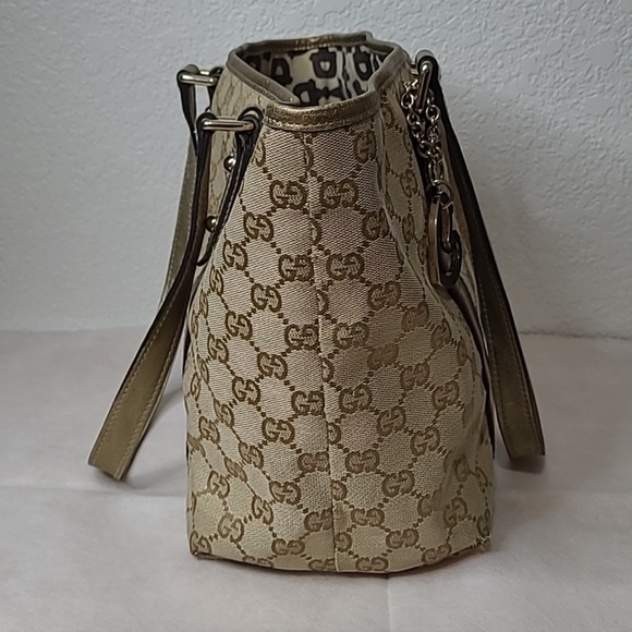 AUTHENTIC GUCCI mini tote! ๐
Great used condition. - Picture 3 of 15